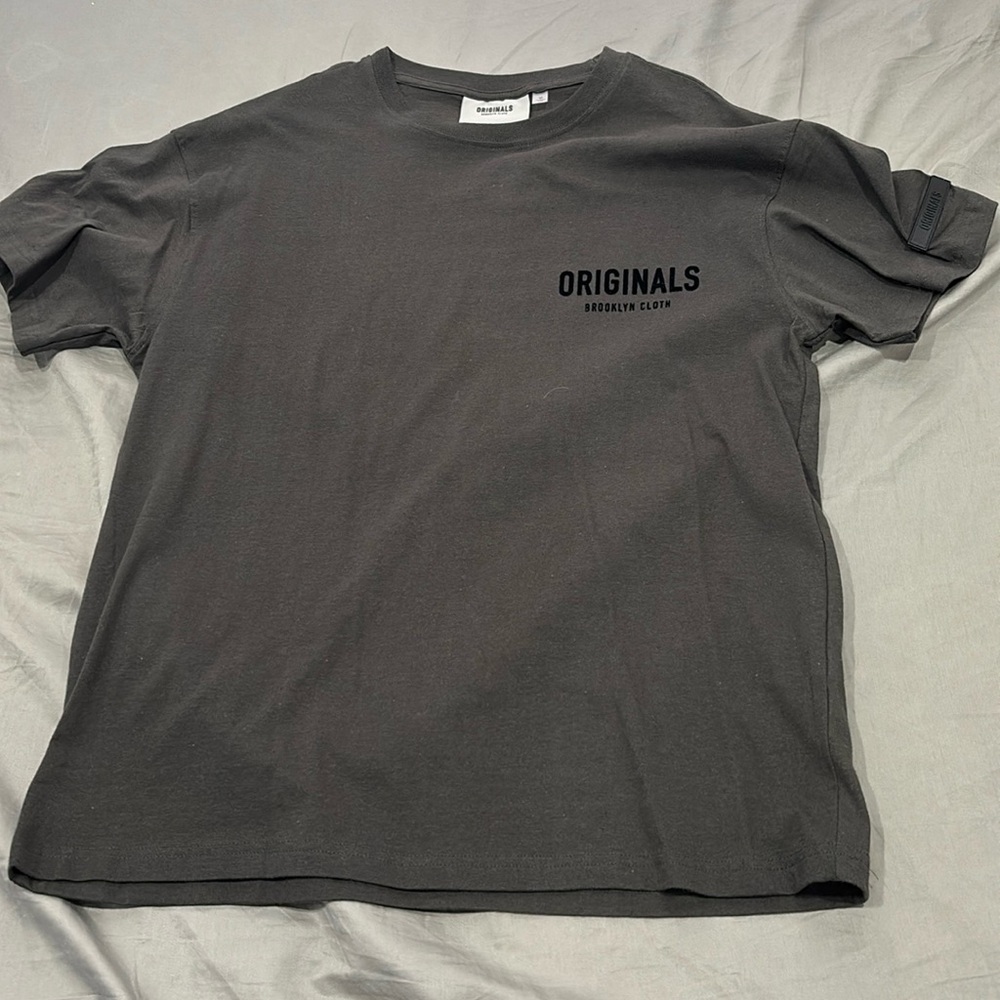 The originals T-shirt from Brooklyn cloth
Size M 
Color: Dark green/grey